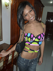 Mouthful of sperm for barebacked amateur Ladyboy